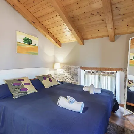 1 Bedroom Gorgeous In Novigrad Apartamento *