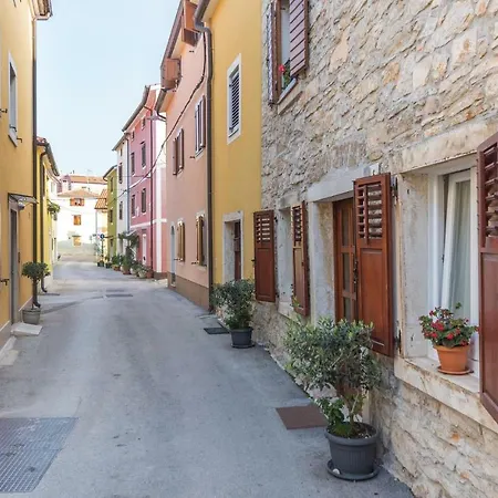 1 Bedroom Gorgeous Apartment In Novigrad *